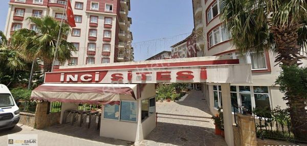 İnci Sitesinde Köşe Büyük Dükkan