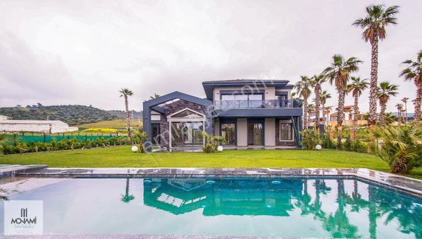 Güzelbahçe Yalıda Denize 300mt 3000m2 Malikane 5+1 330m2 Havuz