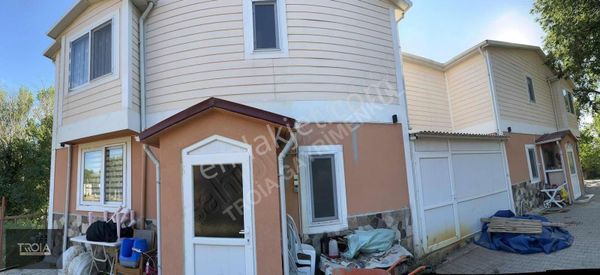 Ezine Akköyde Doğanın Kalbinde 2 Adet Dubleks Çelik Villa