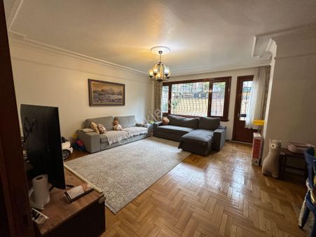 Koşuyolu Özden Sokak Sabancı Sitesi Karşısı Satılık Ara Kat 2+1 / Boş Durumda