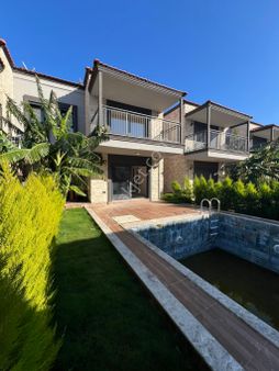 Aydın Kuşadası Güzelçamlı'da Satılık Sıfır Yapım 3+1 Villa