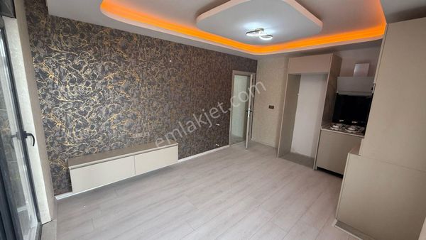 V.ayanoğlu Tramvay Dibi Havuzlu Klimalı Ultra Lüx 1+1 Satılık Giriş Ve Katta Daireler