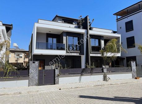 İzmir Seferihisar Ürkmez'de 3+1 Müstakil Yazlık Merkez"de