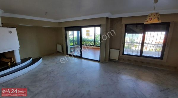 Urla Kalabak'ta Satılık Deniz Manzaralı 5+2 Tam Müstakil Villa