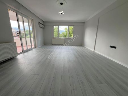 ▀jet Emlaktan İkizçay'da Ön Cephe Arakat Geniş Bakımlı 3+1 Daire