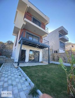 Locate'den Sığacık'ta Deniz Manzaralı Tam Müstakil Villa