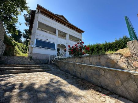 Sapanca Full Göl & Orman Manzaralı Satılık 5+1 Tripleks Villa