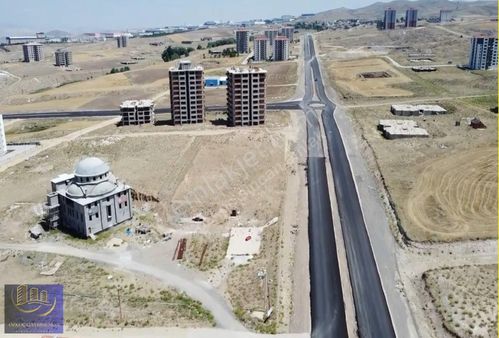 Anayurtta Yatırım Değeri Yüksek Yola Cephe 2932 M² Cazip Hisse