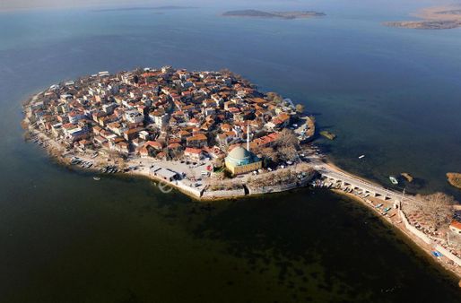 🌿 Bursa Nilüfer Gölyazı’da Göle Yakın, 1050 M² Satılık Arazi