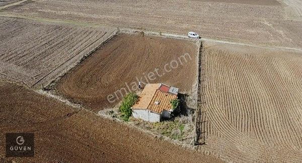 Ergene İğneler Mah De 1420 M2 Bağ Yeri Etrafı Çevrili Ev Var