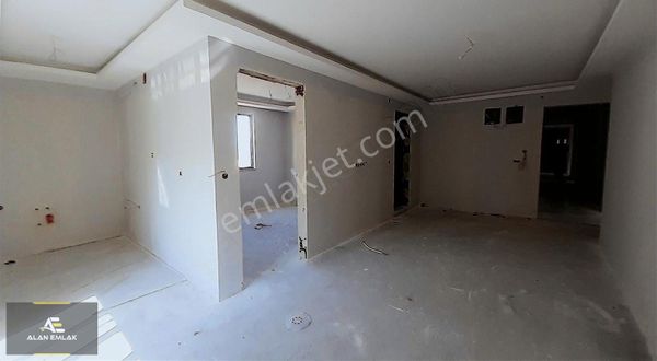 Alan Emlak;yola Cephe, Denize 100 Metre Satılık 1+1