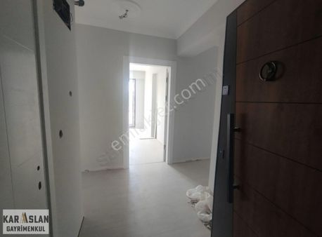 Başiskele Merkezde Asansörlü Deniz Manzaralı Satılık 3+1 Ara Kat