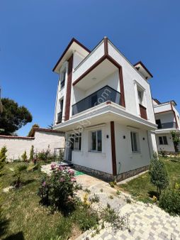 Ata Gayrimenkul,den 200m2 İçinde 3+1 Deniz Manzaralı Villa