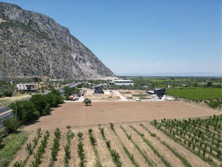 Beyaz Gayrımenkulden Yukarı Cobanisa Mh 2,250 M2 İmarlı Arsa