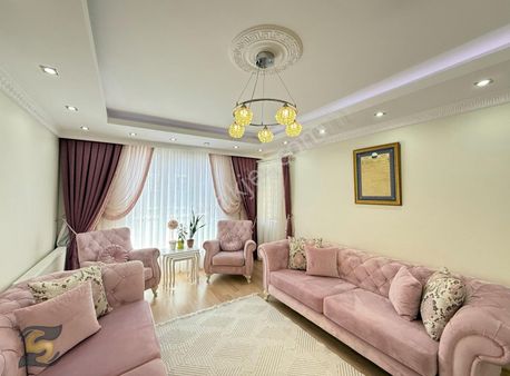 Gaziosmanpaşa'da Merkezi Konumda Geniş Ferah 3+1 Arakat Daire