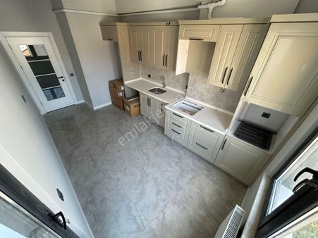 Yükselden Camivasatta Ayrı Mutfak Ebeveyn Banyolu 2+1sıfır Daire