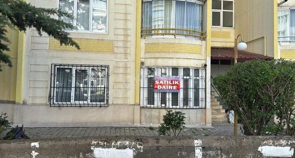 Mavi Göl Emlaktan Hilalkent Mah. Ardıç 2 Yapılı Zemin Kat Daire