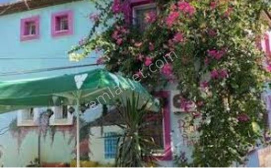 Alaçatı Gayrimenkulden Çeşme Merkezde Uzun Sokak Üzerinde Satılık Pansiyon