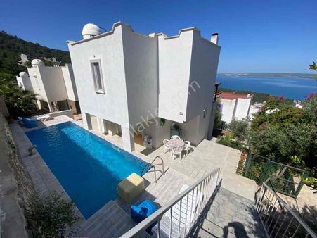 Müstakil Havuzlu Deniz Manzaralı 3+1 Villa