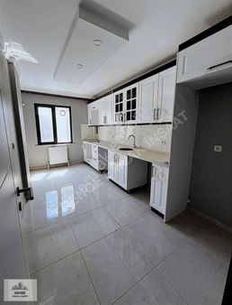 Atatürk Caddesi Üzerinde Kapalı Otoparklı 3+1 İskanlı Ansansörlü