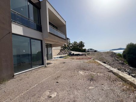 Muğla Milas Güllük Mh. Satılık Tripleks Villa