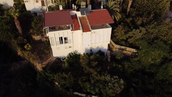 Alanya Keşefli Mah.full Manzaralı Satılık 3+1 Tripleks Villa