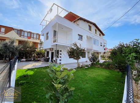 Özdere Merkezde Geniş Bahçeli Daire Önü Park \global