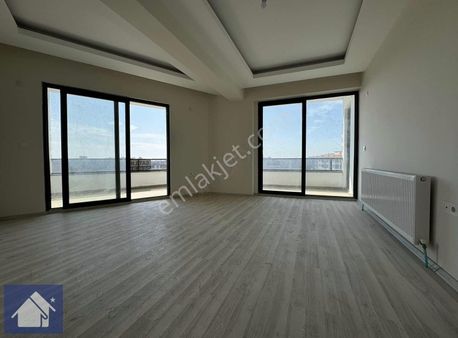 *iskele Merkezde*kapalı Otoparklı*2+1*sıfır*manzaralı*önü Açık