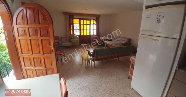 Özdere 14 Evlerde Denize 500 M,yol Altında 5+1,zemin Katta Ayrıca Odası Bulunan 4 Katlı Villa.