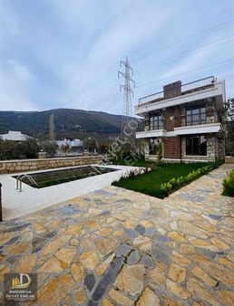 Erdek Ocaklar `da Özel Tasarım Havuzlu Triplex Villa