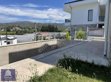 Çiftlik'te Havadar Ferah Lokasyonda Geniş 4+1 Villa