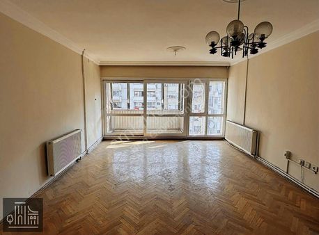 Cadde Üzeri İstinye Park Yakını 2+1 Klasik Asansörlü Doğalgazlı