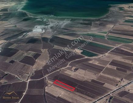 Mevsim Gayrimenkulden Mollakendi'de Göl Manzarası Olan Tarla