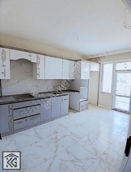 Erenler Mahallesı Fetıh Caddesı Yakını Satılık 3+1daıre