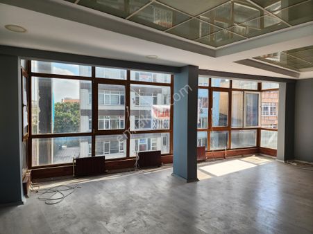 Kadıköy Rasimpaşa Merkez Cadde Üzeri İşyerine Uygun Kiralık Daire