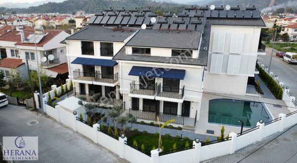 Foça'da Eşsiz Mimarisi İle Havuzlu Site İçerisinde Satılık 1+1