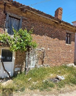 Kazdağlarinda Bahçeli Ev