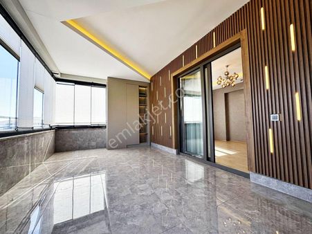 Fıstıklık'ta Sıfır Arakat İnce İşçilikli Cam Balkonlu U.lüx 3+1