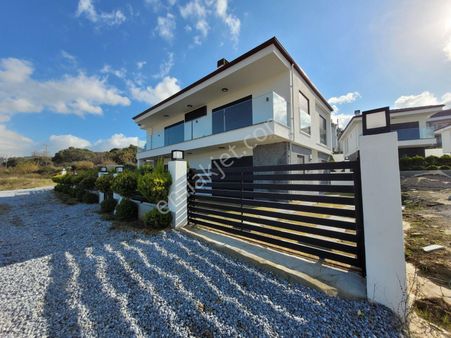 Davutlar'da 500m2 Arsa İçinde Müstakil Özel Havuzlu 5+1 Satılık Lüks Villa