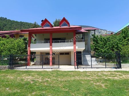 İşbilir Gayrimenkul Pozantı Tekir Kızılcıkta 4+1 Triblex Satılık Villa