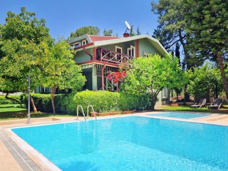 Gökhan Üçgün - Ormanın Kalbinde, Site İçinde Tam Müstakil Villa