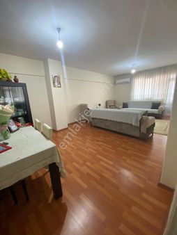 Belediye Meydanında Hürriyet Caddesi Üzeri 3+1 Daire