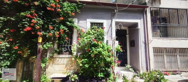 Çift Çınar'dan Tarihi Asansör Sokağında Müstakil Taş Ev