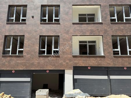 Pi Emlak’tan Çamlıca’da Arakat Ebeveyn Banyolu Özel Garajlı 2+1 Daire