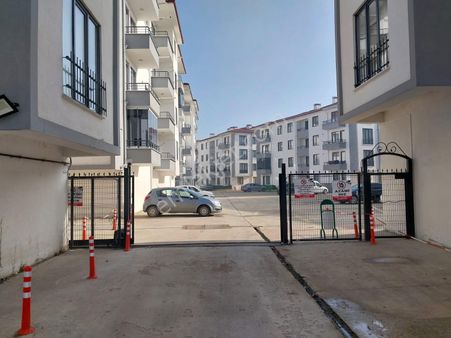 Site İçerisinde Fakülte Konutlarında 1+1 Eşyalı Satılık Daire