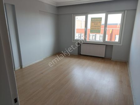 Zeytinburnu Beştelsiz Özlem Sitesinde 2+1 90m² 4.kat Otoparklı Satılık Daire