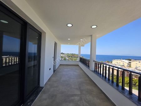 Panoramik Deniz Manzaralı Villa