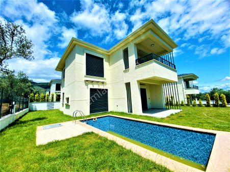 Ak&er Emlak'tan Güre'de 4+1 Sıfır Lüx Satılık Villa