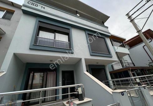 İzmir Seferihisar Ürkmez De Satılık Bahçeli Yazlık 3+1