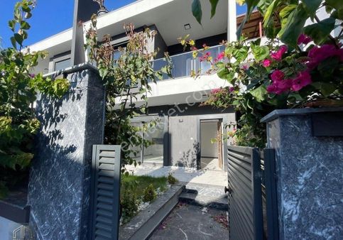 İzmir Seferihisar Ürkmez De Satılık 3+1 Bahçeli Yazlık